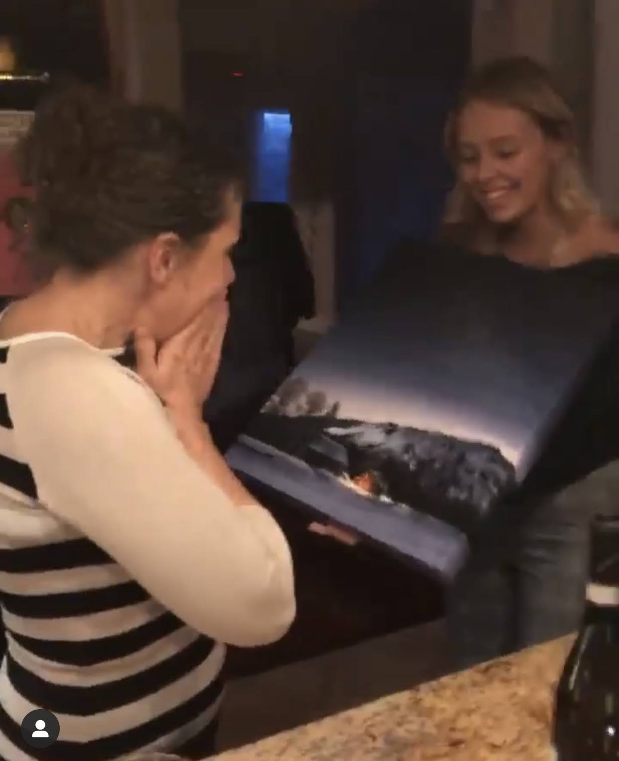 An art collector reacts to seeing a painting her kids commissioned for her of her family's farm in Norway.